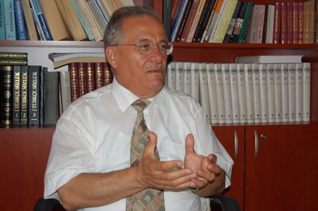 Prof. Dr. Halis Ayhan: Eğitime Adanmış Bir Ömür